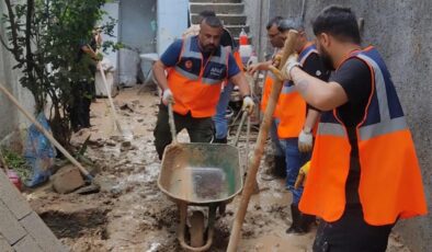 AFAD gönüllüleri, Cizre’de selin yaralarını sarıyor