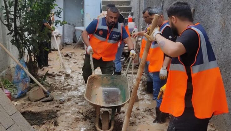 AFAD gönüllüleri, Cizre’de selin yaralarını sarıyor