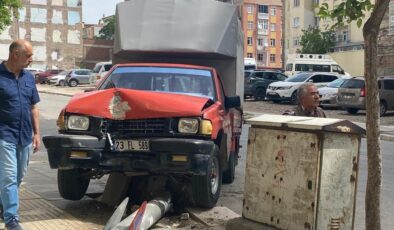 Aydınlatma direği faciayı önledi