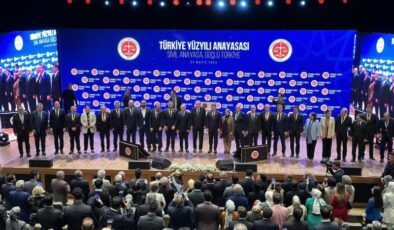 Cumhurbaşkanı Erdoğan: “Çerçevesini darbecilerin çizdiği sorunlu anayasa ile yola devam edemeyiz”