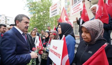 Bakan Tekin’den Diyarbakır annelerine ziyaret