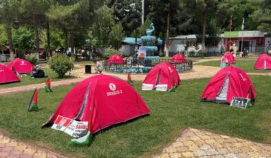 Batman Üniversitesi öğrencileri Filistin’e destek için çadır kurdu, oturma eylemi yaptı