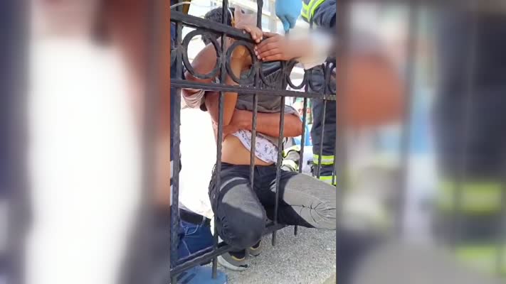 Batman’da bir çocuğun koluna saplanan korkuluk demiri Diyarbakır’da çıkarıldı