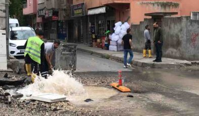 Batman’da drenaj çalışması su borusunu patlattı