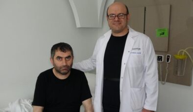 Bel fıtığından kurtulan hasta yeniden yürüdü