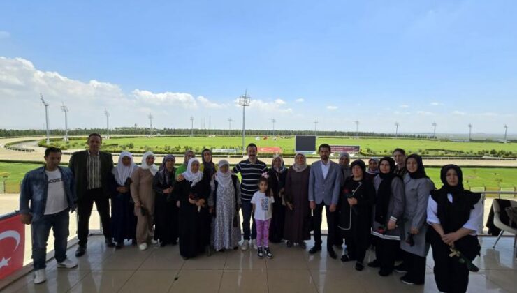 Çınar’da anneler sahada, çocuklar tribünde