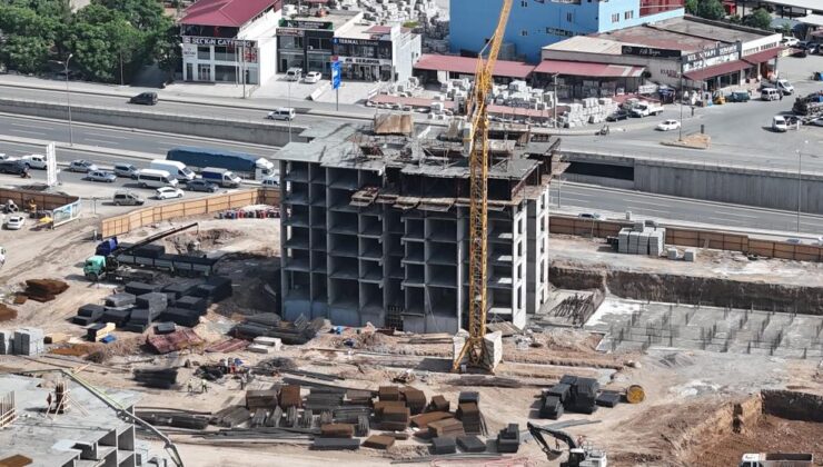 Depremin simgesi Ebrar Sitesi’nde binalar yükseliyor
