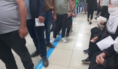 Dicle üniversitesi hastanelerinde uzun kan alma kuyrukları vatandaşları çileden çıkardı