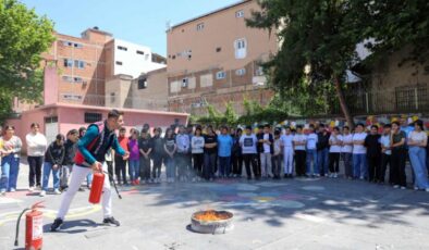 Diyarbakır İtfaiyesi 17 ilçede öğrencilere yangın eğitimi veriyor