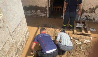 Diyarbakır ekibi selde 33 konutun bodrum katını temizledi