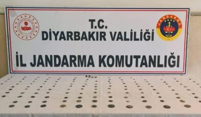 Diyarbakır’da 150 adet sikke ve obje satmaya çalışan 2 şüpheli yakalandı
