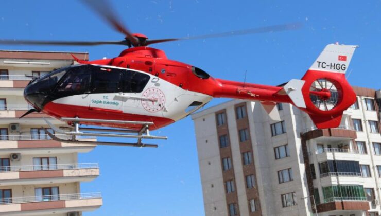 Diyarbakır’da ambulans helikopter kalça kemiği kırılan genç için havalandı