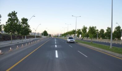 Diyarbakır’da güvenli ulaşım için yol çizgisi yenileniyor