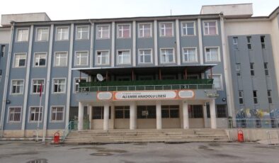 Diyarbakır’da müdürü bıçaklayan öğrenci tutuklandı