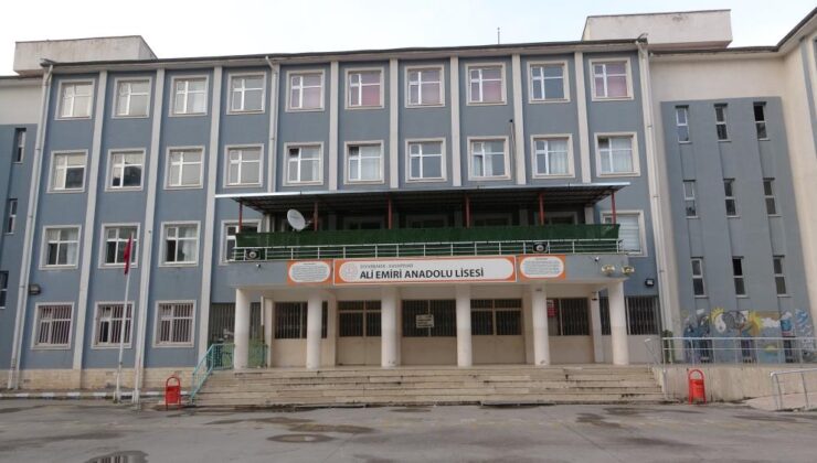 Diyarbakır’da müdürü bıçaklayan öğrenci tutuklandı