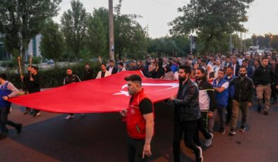 Diyarbakır’ın fethinin 1385. yılı dolayısıyla Fetih Yürüyüşü düzenlendi