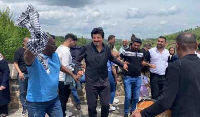 Diyarbakırlı sanatçı klip lansmanını Ongözlü Köprü’de yaptı