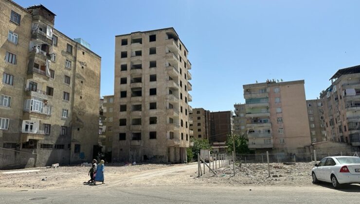 Diyarbakır’da Erkin Apartmanı yıkılmayı bekliyor