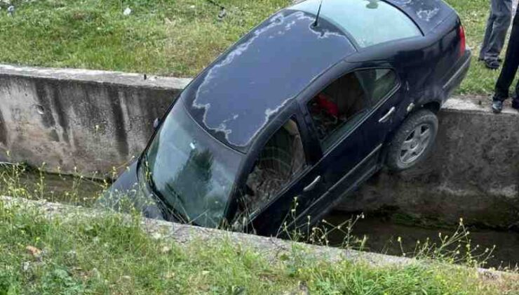 Elazığ’da araç su kanalına düştü: 1 yaralı