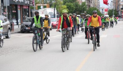 Elazığ’da bisikletliler sağlık için pedal çevirdi