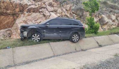 Elazığ’da cip bariyerlere çarptı: 1 yaralı