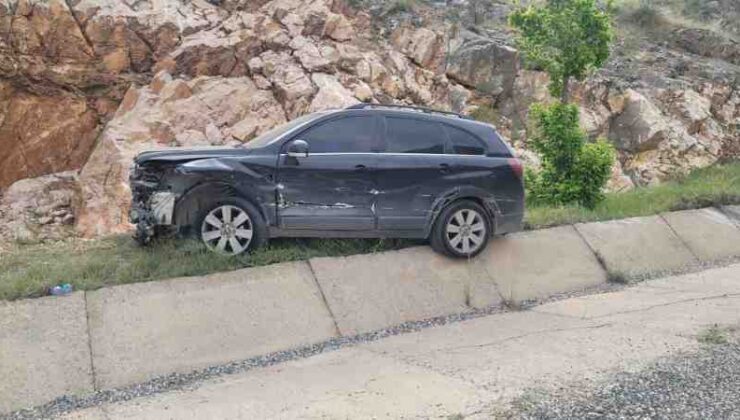 Elazığ’da cip bariyerlere çarptı: 1 yaralı