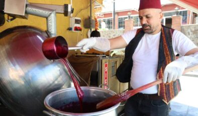 Elazığ’da üretilen vişneli badem şekeri ilgi çekiyor