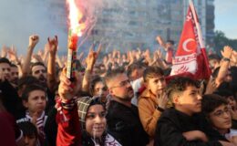 Elazığspor TFF 2. Lig’e yükseldi, sokaklar bayram havasında