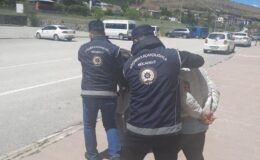 Erzincan’da kaçak göçmen taşıyan 2 kişi tutuklandı