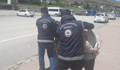 Erzincan’da kaçak göçmen taşıyan 2 kişi tutuklandı