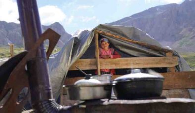 Erzincan’da yaylalara göç başladı: Göçerler yola çıktı