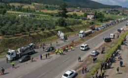Çimento mikseri minibüsü biçti: 8 ölü, 11 yaralı