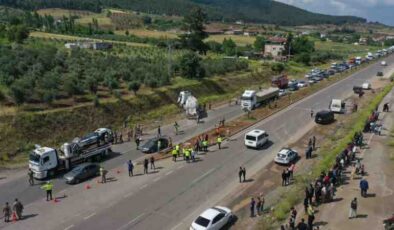 Çimento mikseri minibüsü biçti: 8 ölü, 11 yaralı