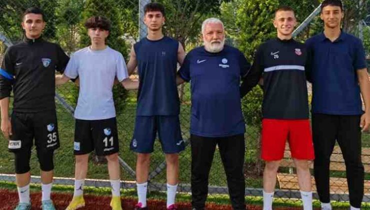 Genç futbolcular eski kulüplerine vefa ziyareti yaptı