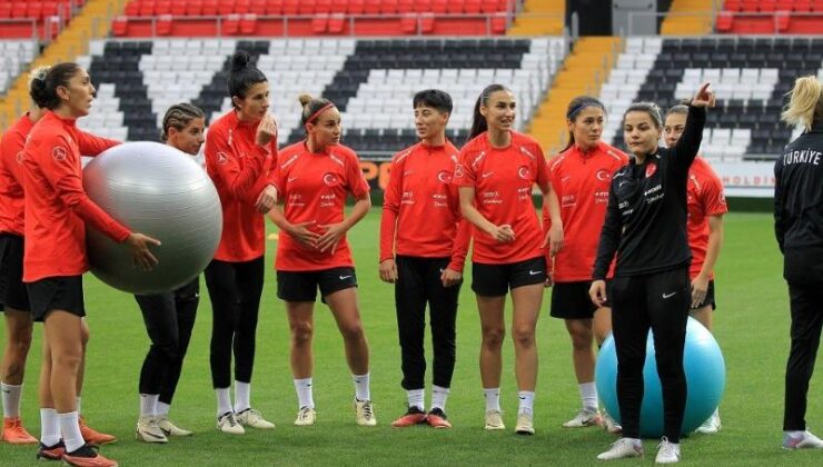 Genç yaşta antrenör oldu, Milli takımı yönetiyor