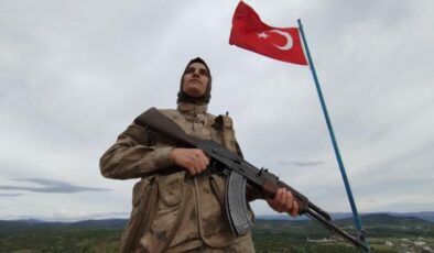 Gündüz evde anne, akşam vatan nöbetinde