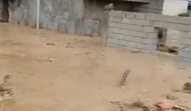 Güroymak’ta sağanak yağış sele yol açtı