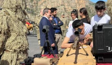Hakkarili öğrencilere yerli ve milli savunma teknolojisi tanıtıldı