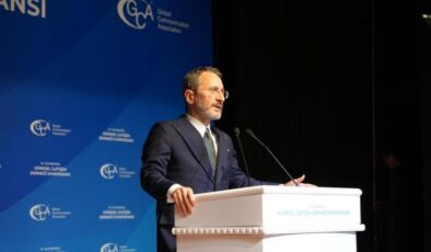 İletişim Başkanı Fahrettin Altun: “Hakikat krizi derinleşiyor”