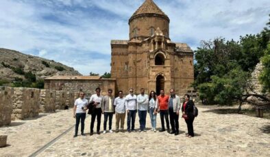 Iraklı turistler Van’ın tarihi ve turistik yerlerini gezdi