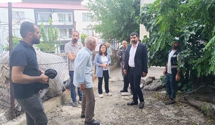 Mahallenin sorunları yerinde incelendi