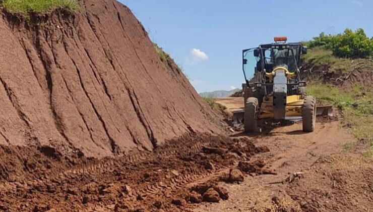 Kulp Belediyesi kırsal mahalle yollarını açtı