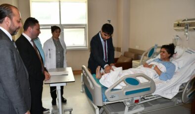 Kalça çıkığı hastaya kısaltmalı kalça protezi ameliyatı yapıldı