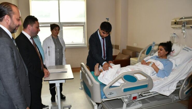Kalça çıkığı hastaya kısaltmalı kalça protezi ameliyatı yapıldı