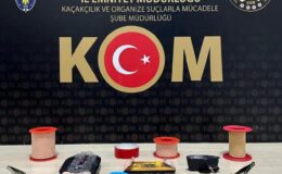 Kars’ta ehliyet sınavında kameralı kopya yakalandı