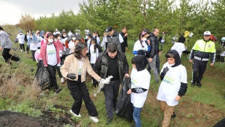 Hatıra ormanındaki çöpler toplandı
