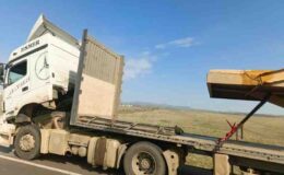 Kars’ta seyir halindeki tır alev aldı