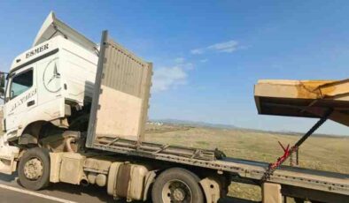 Kars’ta seyir halindeki tır alev aldı