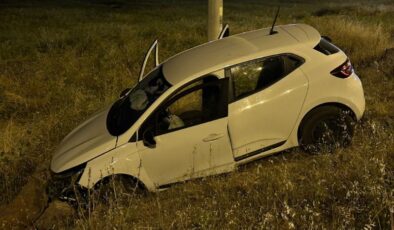 Kontrolden çıkan otomobil şarampole yuvarlandı