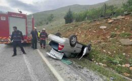 Malatya’da kontrolden çıkan araç takla attı